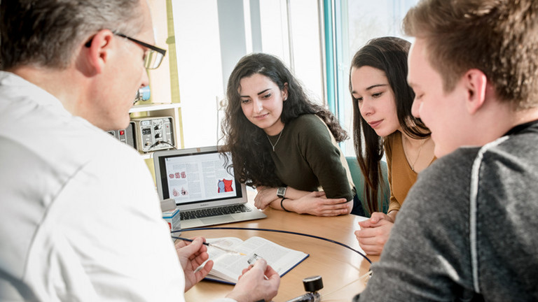 Immanuel Klinikum Bernau Herzzentrum Brandenburg - Immanuel Klinik Rüdersdorf - Medizinische Hochschule Brandenburg Theodor Fontane - Nachrichten - Staatliche Anerkennung der MHB bis 2026 verlängert